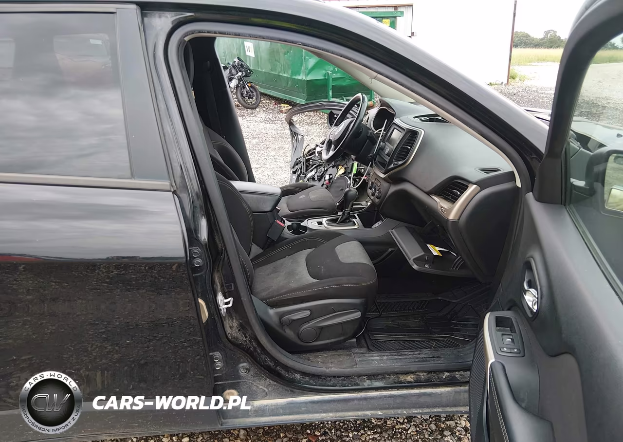 2017 Jeep Cherokee Altitude VIN:1C4PJLAS0HW654728 - 5