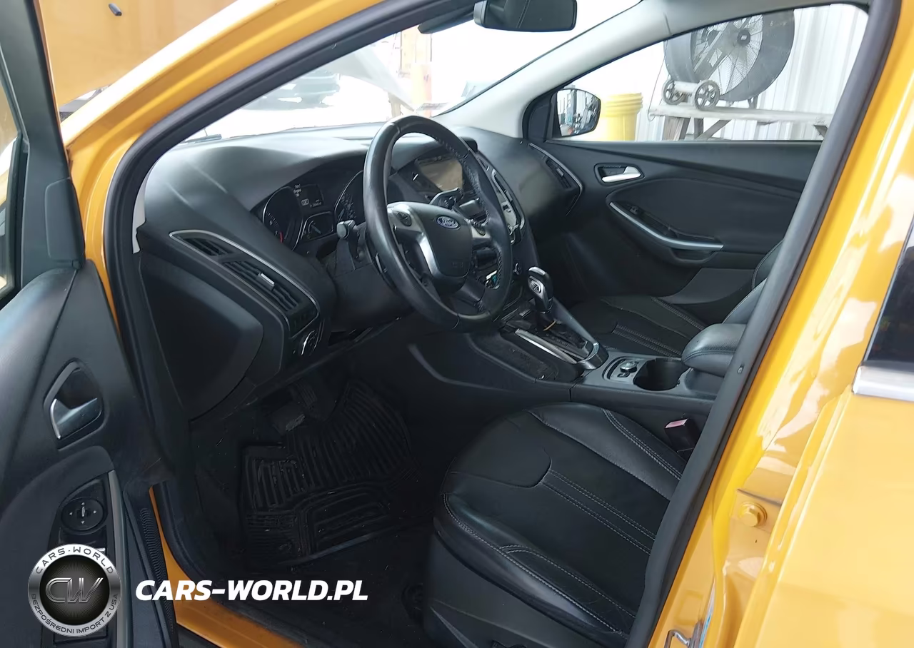 2012 Ford Focus Titanium VIN:1FAHP3N26CL323312 - 5