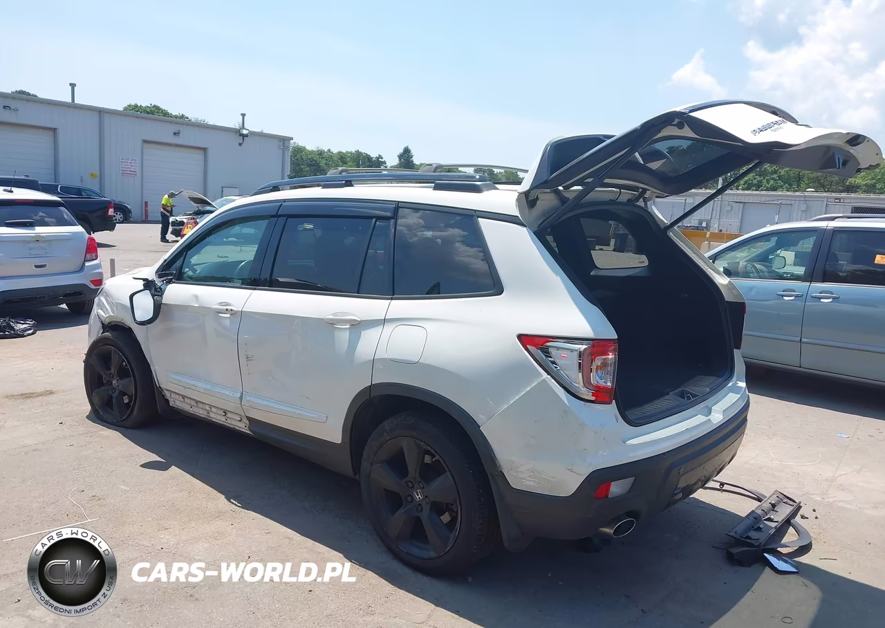 2019 Honda Passport Elite VIN:5FNYF8H04KB003511 - 3