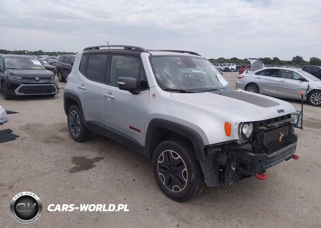 2015 Jeep Renegade Trailhawk – zdjęcie 1 z 17