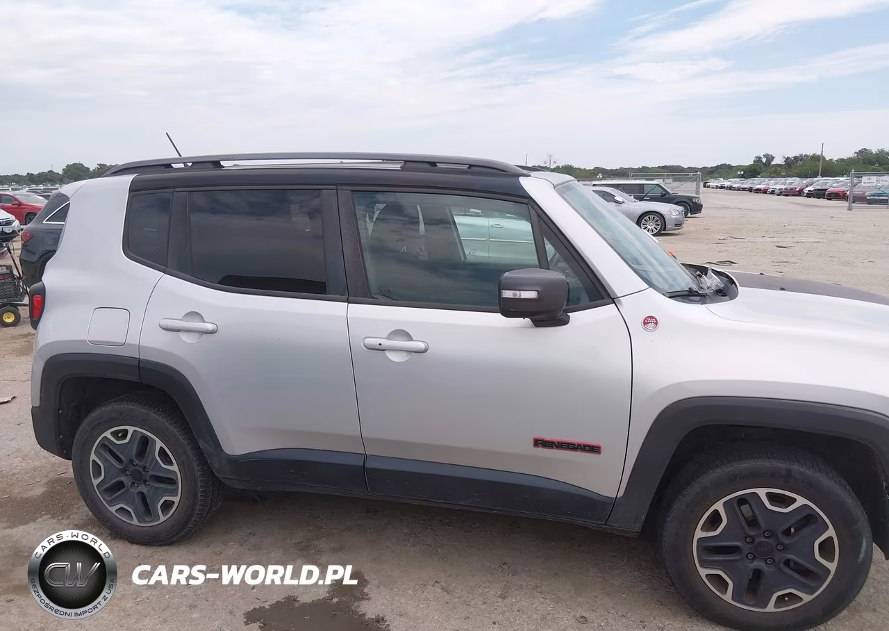 2015 Jeep Renegade Trailhawk VIN:ZACCJBCT9FPC33812 - 14