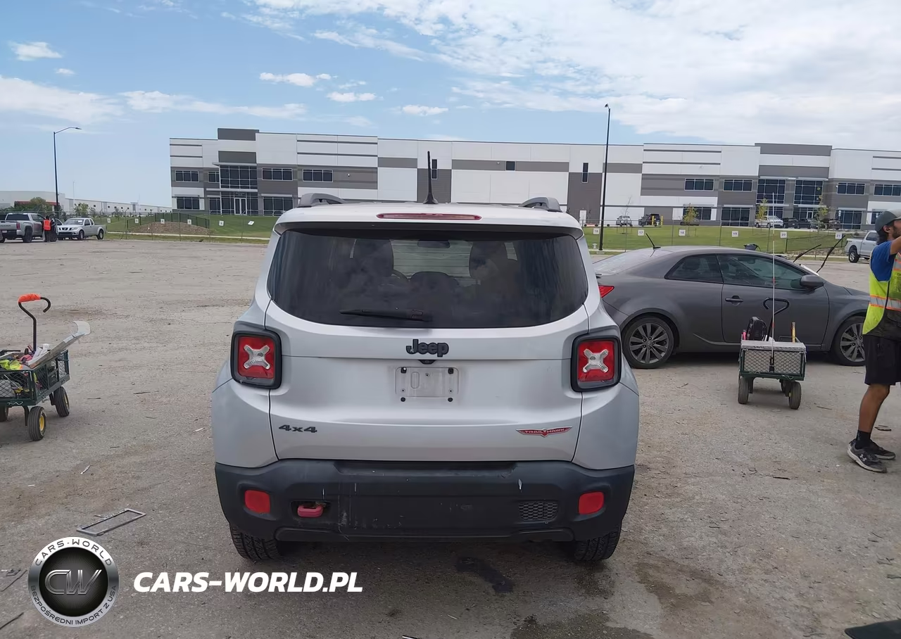 2015 Jeep Renegade Trailhawk VIN:ZACCJBCT9FPC33812 - 17