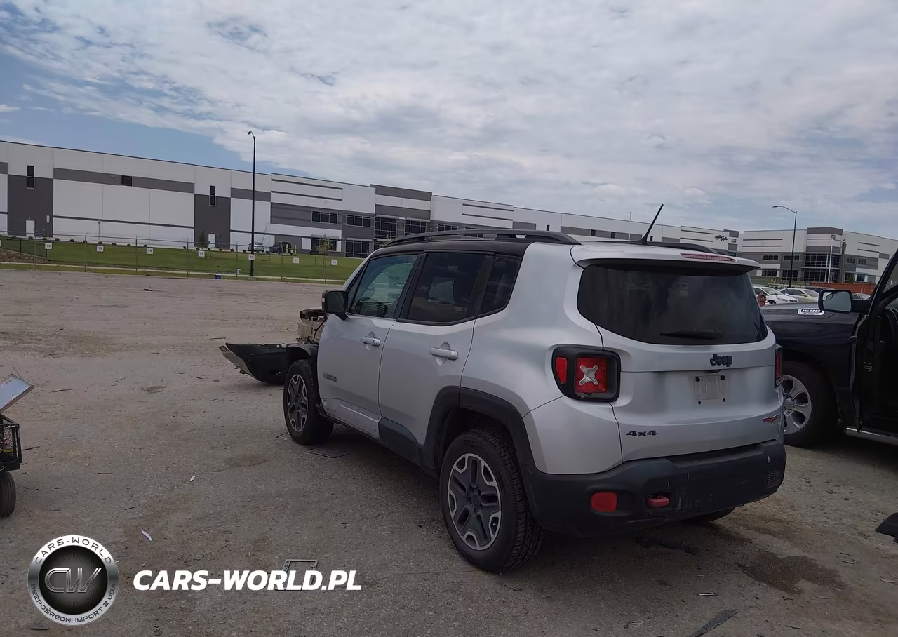 2015 Jeep Renegade Trailhawk VIN:ZACCJBCT9FPC33812 - 3