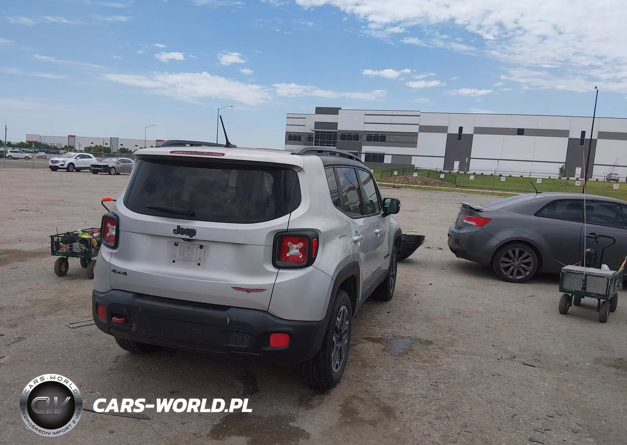 2015 Jeep Renegade Trailhawk VIN:ZACCJBCT9FPC33812 - 4