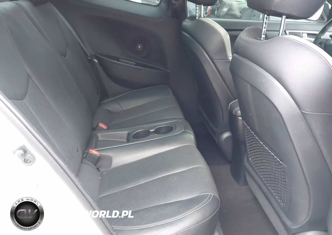 2016 Hyundai Veloster Turbo VIN:KMHTC6AE1GU289891 - 8