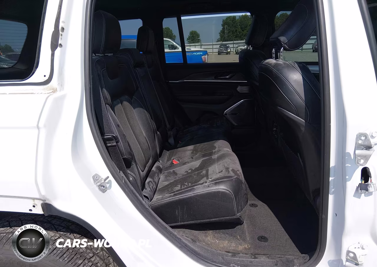 2022 Jeep Grand Cherokee Overland 4X4 VIN:1C4RJHDG5N8544609 - 8