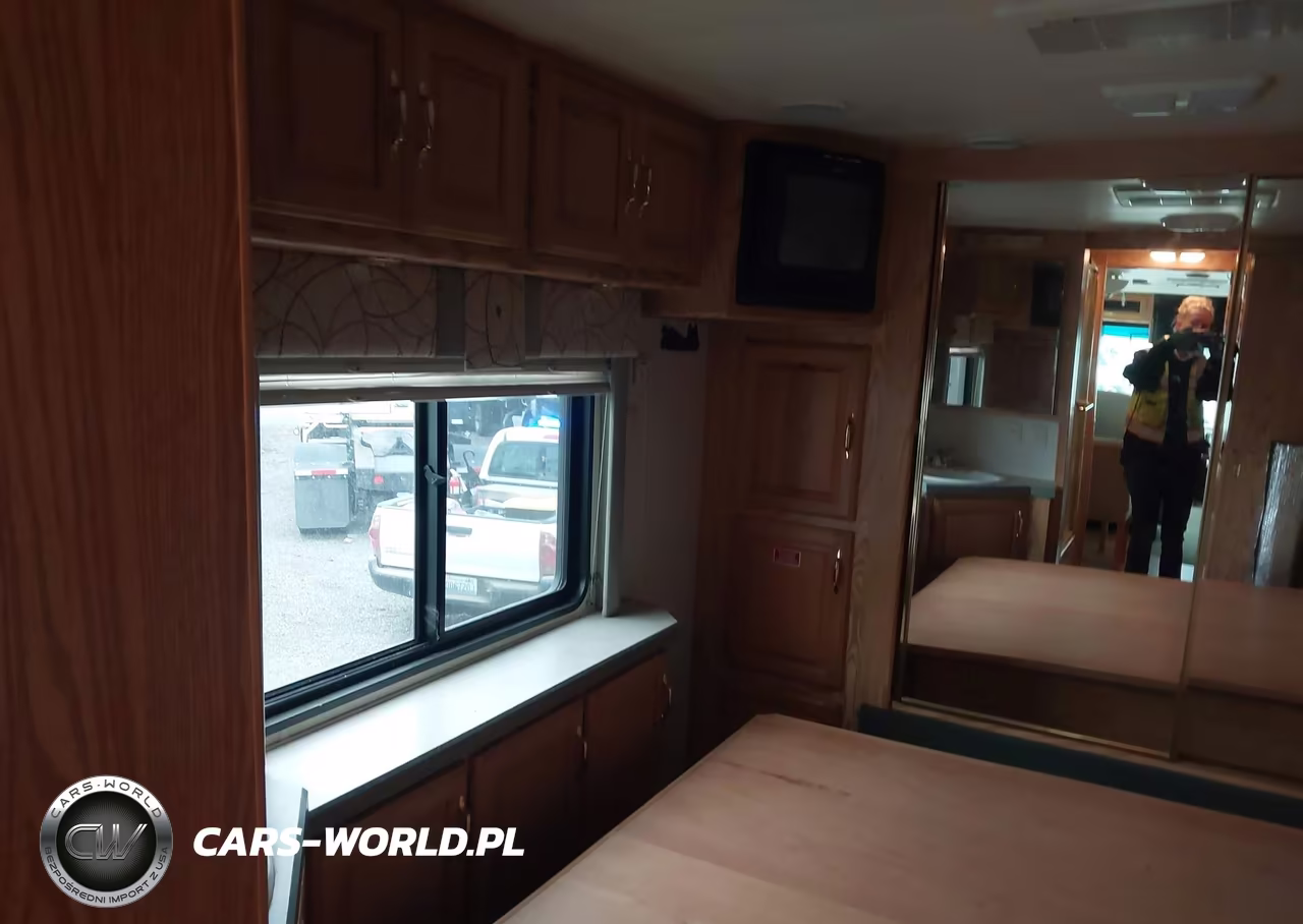2002 Roadmaster Rail Executive Signature VIN:1RF12021421016213 - 12
