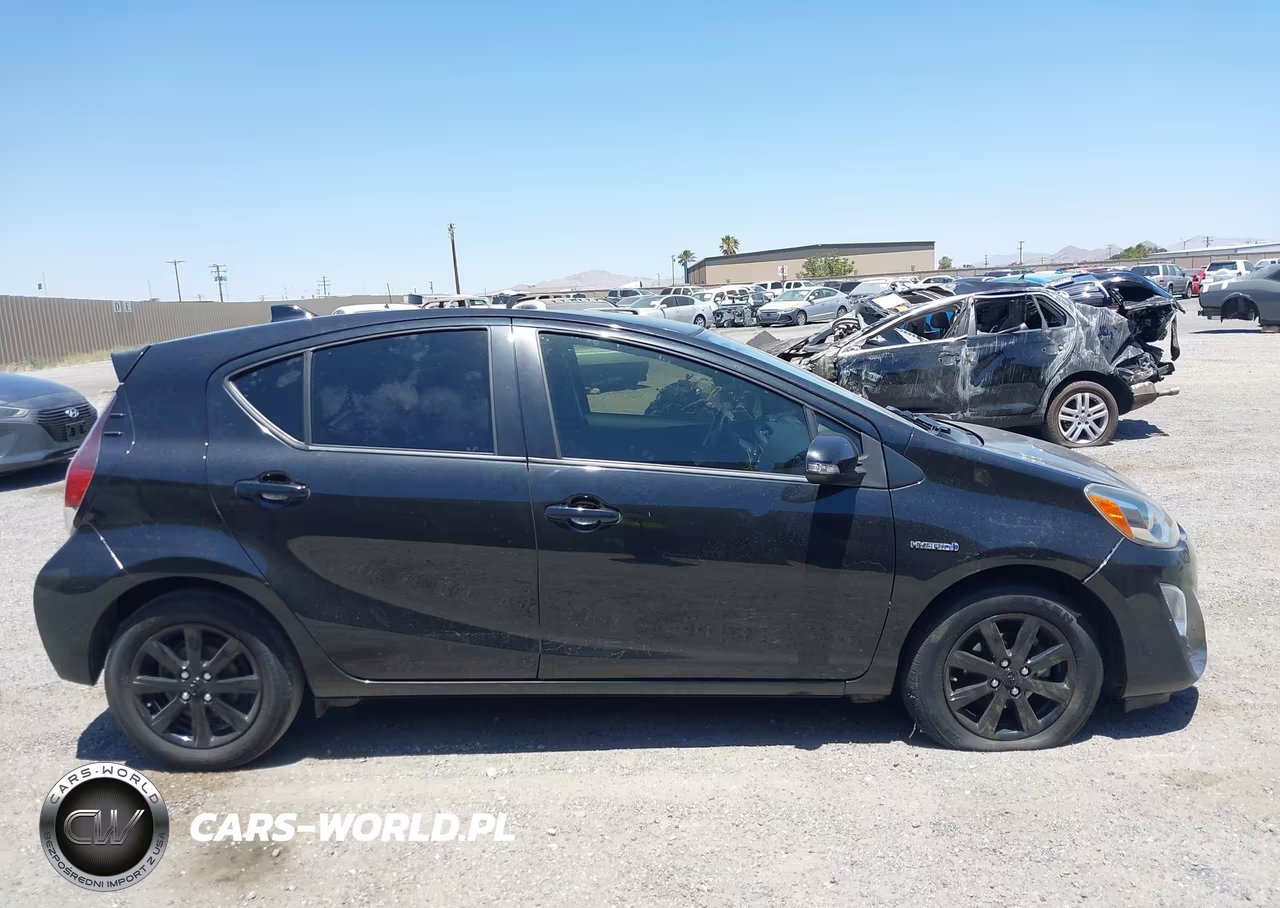 2016 Toyota Prius C Persona Series VIN:JTDKDTB38G1122082 - 13