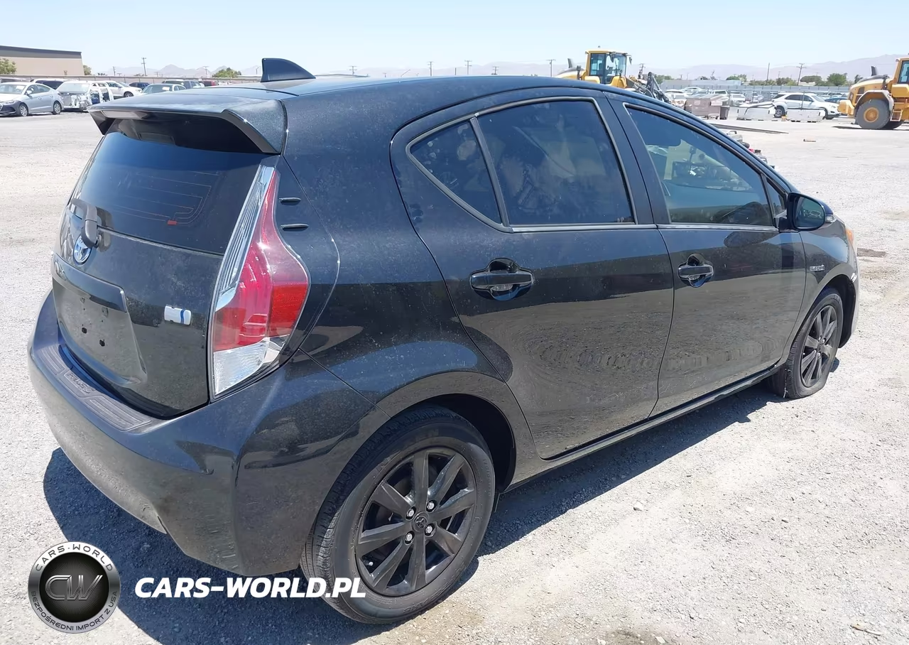 2016 Toyota Prius C Persona Series VIN:JTDKDTB38G1122082 - 4