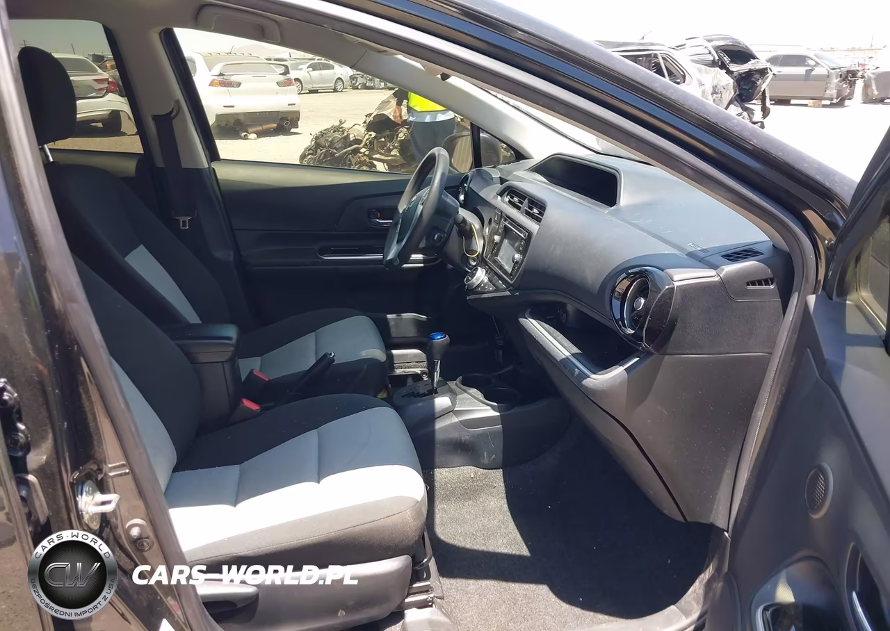 2016 Toyota Prius C Persona Series VIN:JTDKDTB38G1122082 - 5