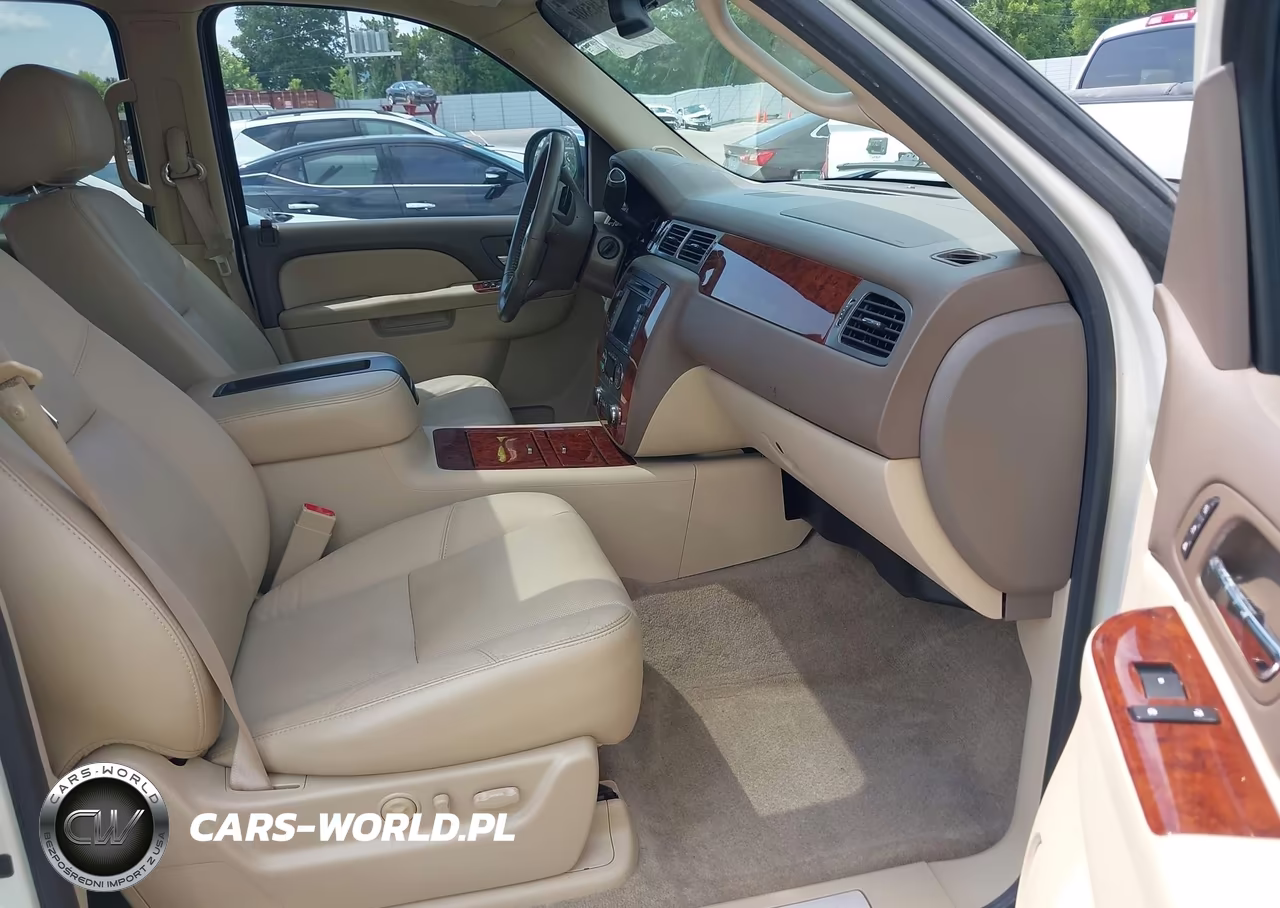 2010 Chevrolet Tahoe Ltz VIN:1GNUCCE02AR290264 - 5