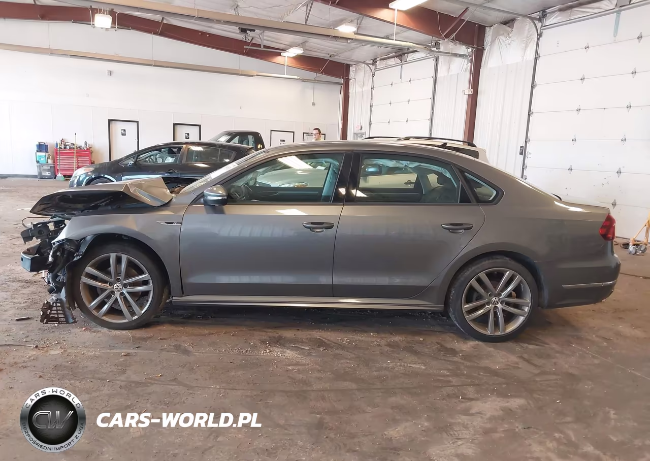 2018 Volkswagen Passat 2.0T R-Line-2.0T S VIN:1VWAA7A31JC020922 - 14