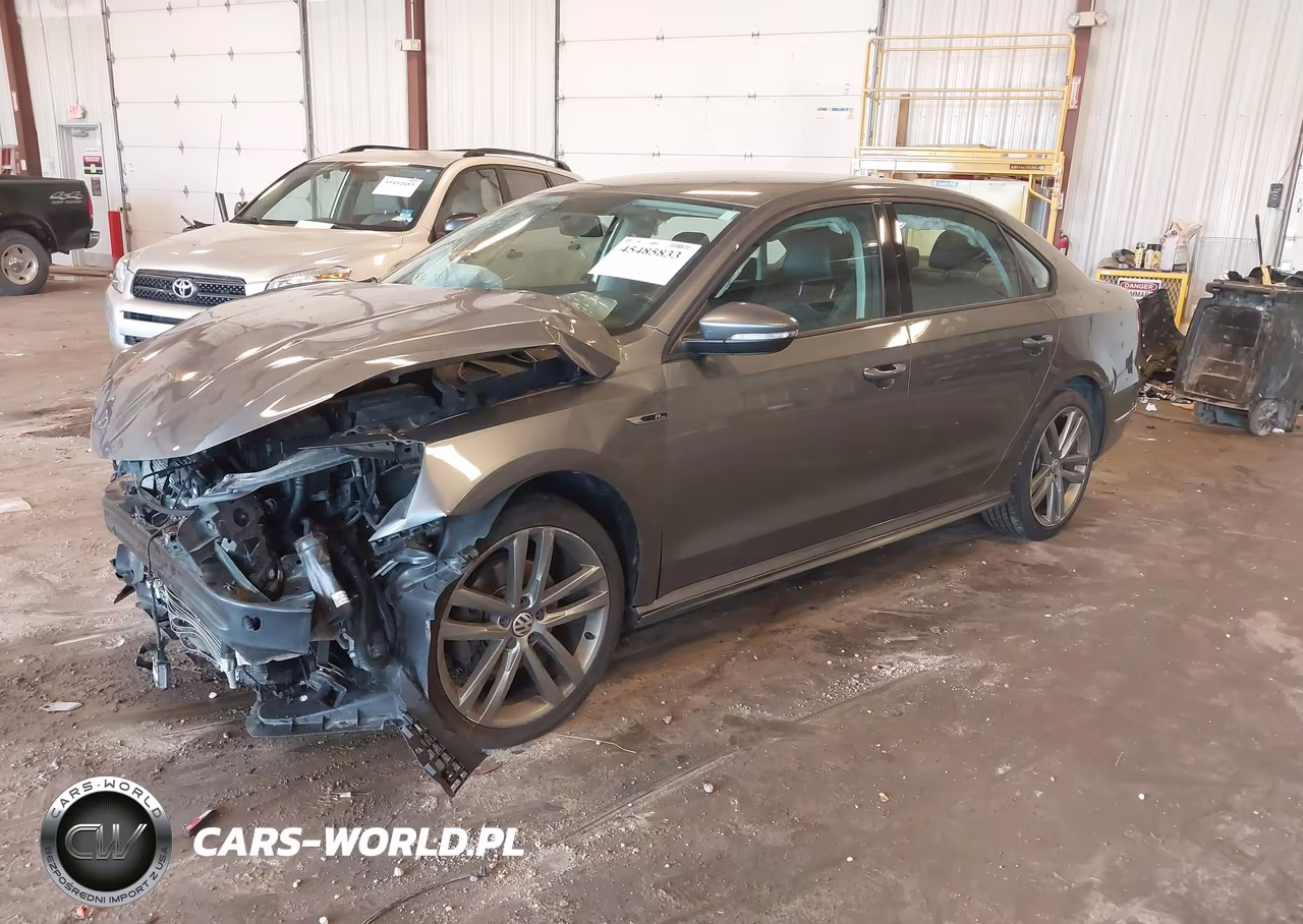 2018 Volkswagen Passat 2.0T R-Line-2.0T S VIN:1VWAA7A31JC020922 - 2
