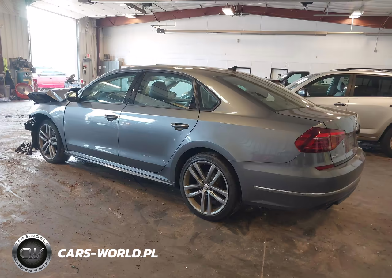 2018 Volkswagen Passat 2.0T R-Line-2.0T S VIN:1VWAA7A31JC020922 - 3