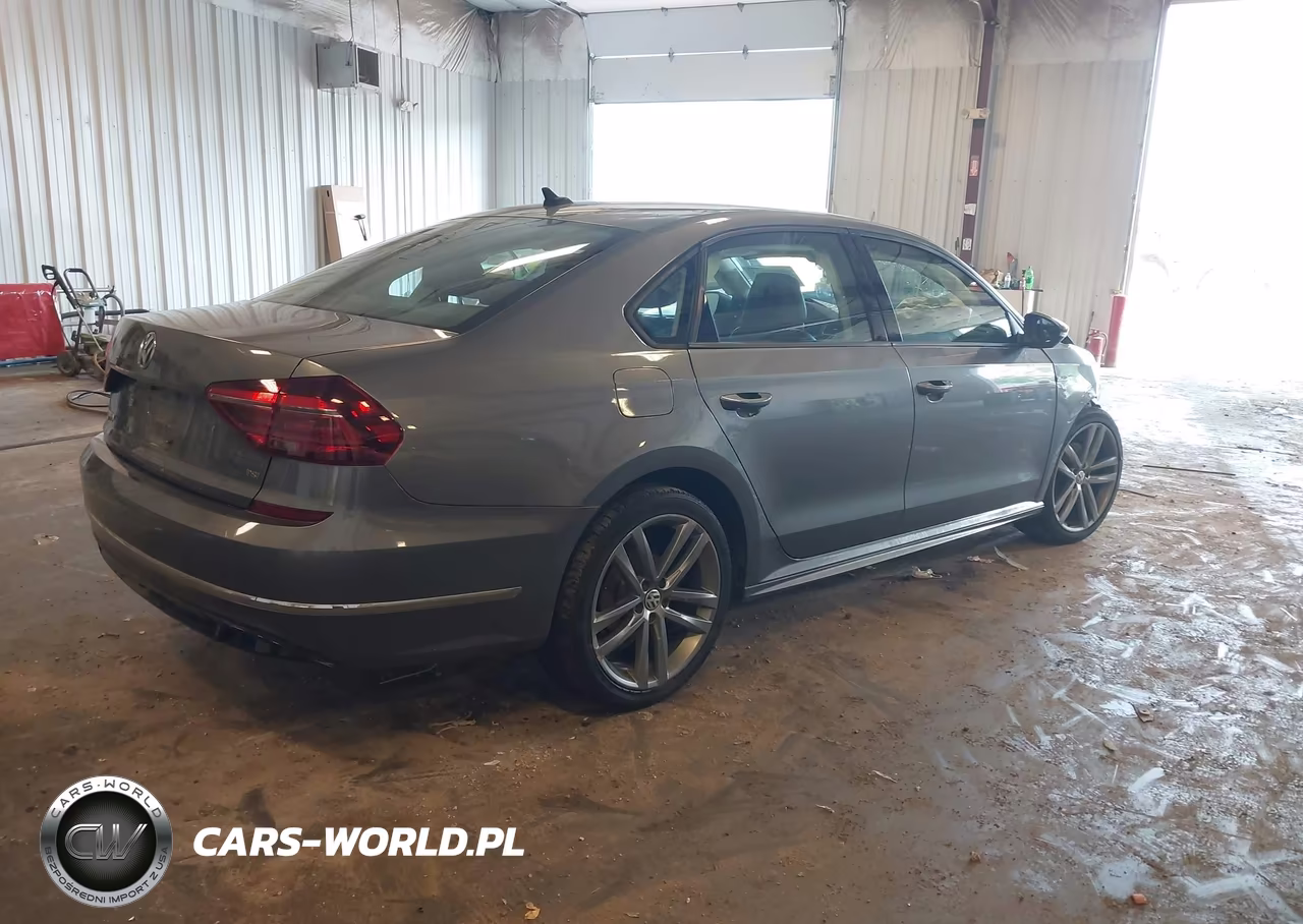 2018 Volkswagen Passat 2.0T R-Line-2.0T S VIN:1VWAA7A31JC020922 - 4