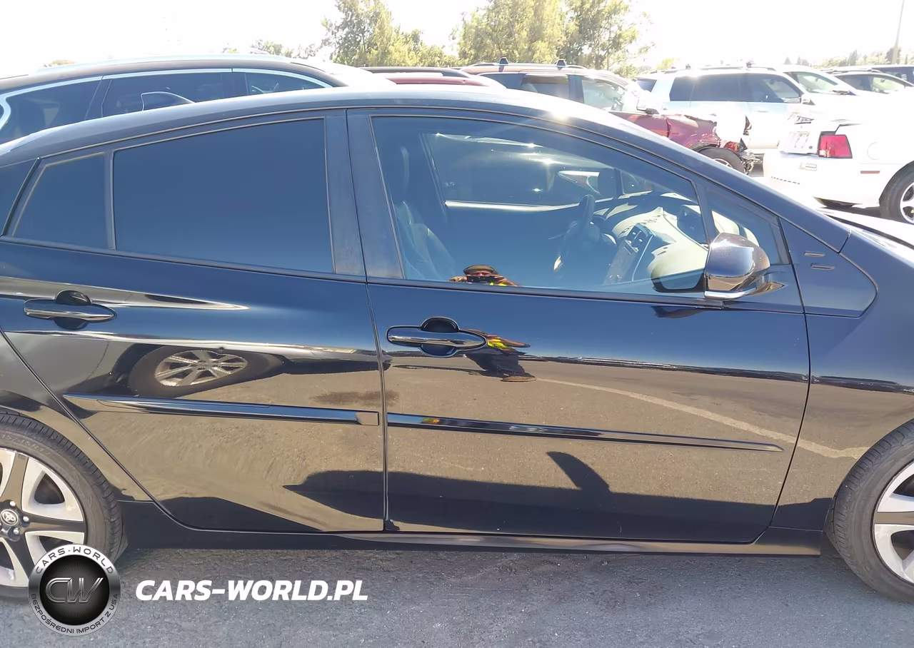 2017 Toyota Prius Four Touring VIN:JTDKARFU1H3037458 - 13