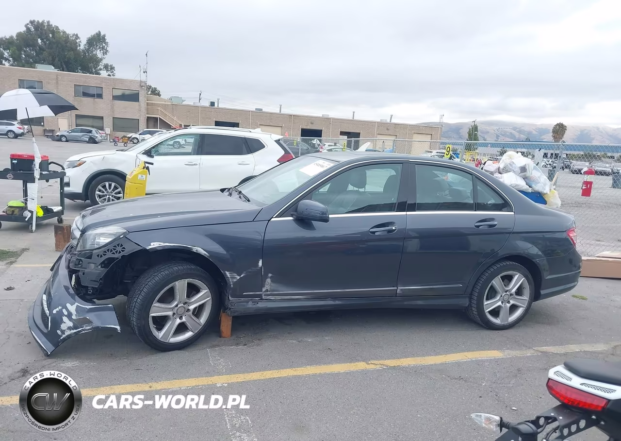 2011 Mercedes-Benz C 300 Sport VIN:WDDGF5EB5BR141834 - 14