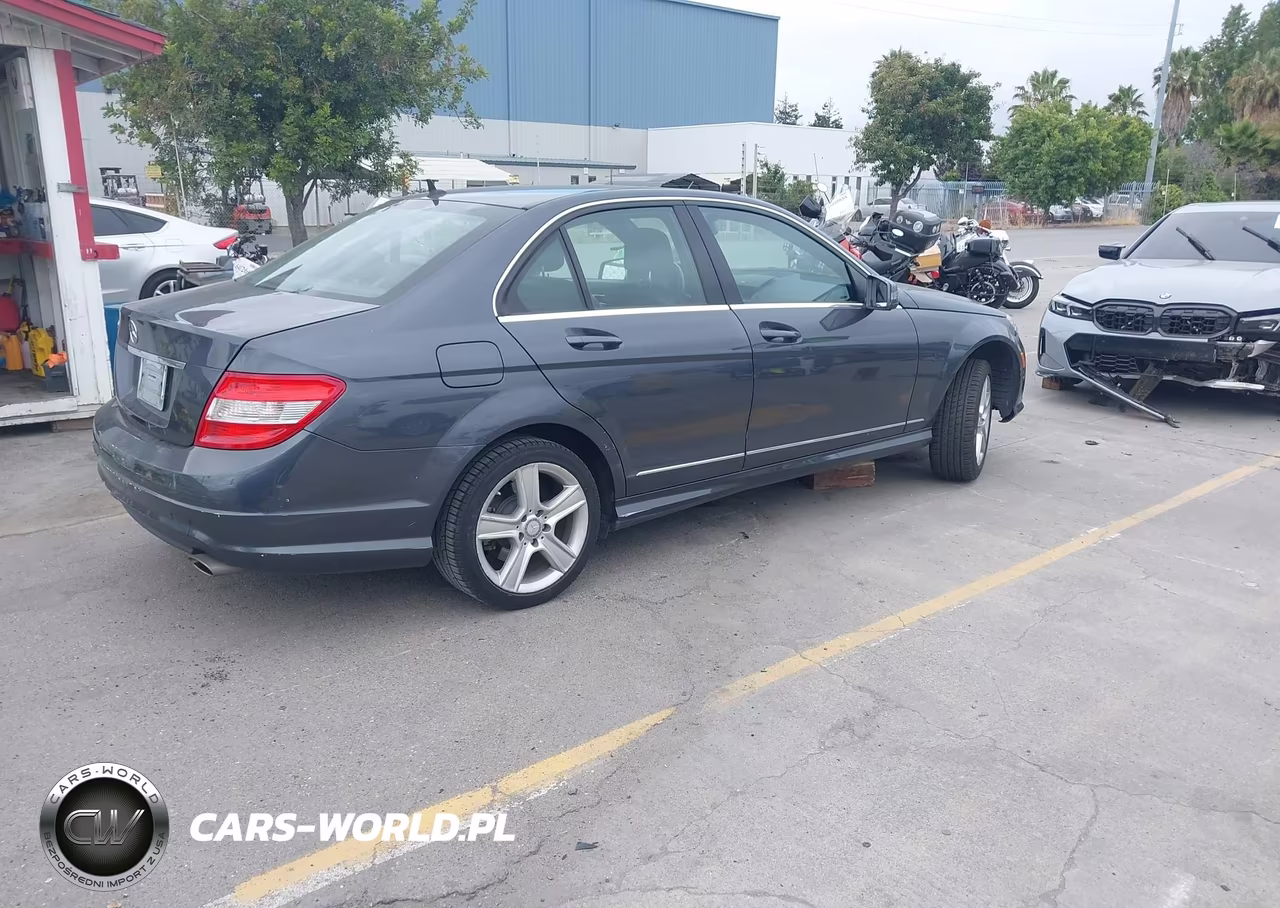 2011 Mercedes-Benz C 300 Sport VIN:WDDGF5EB5BR141834 - 4
