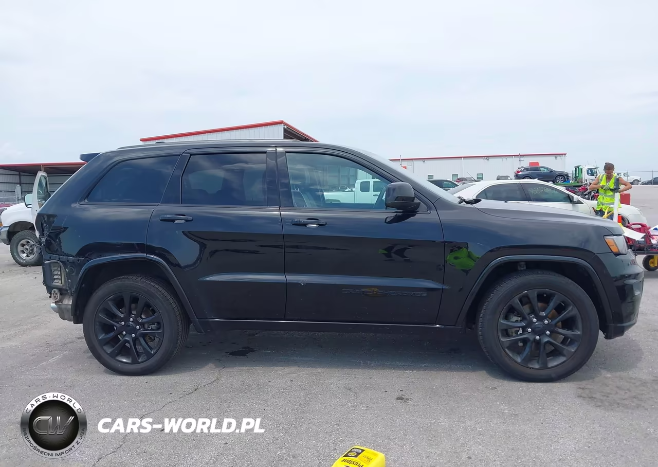 2017 Jeep Grand Cherokee Altitude 4X4 VIN:1C4RJFAG8HC867174 - 14