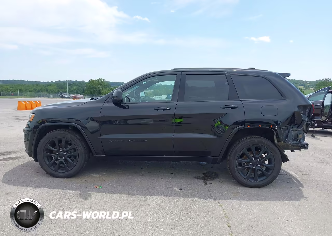 2017 Jeep Grand Cherokee Altitude 4X4 VIN:1C4RJFAG8HC867174 - 15