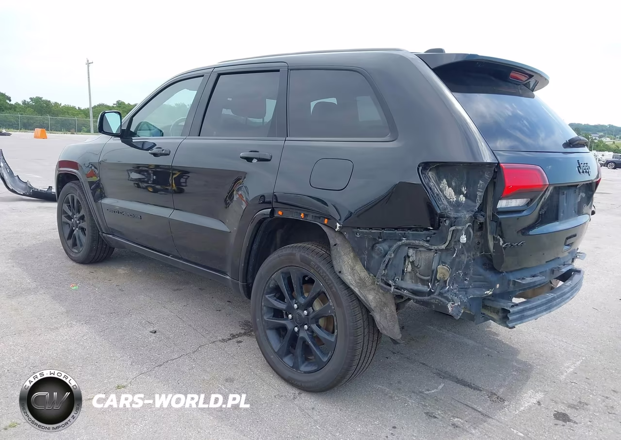 2017 Jeep Grand Cherokee Altitude 4X4 VIN:1C4RJFAG8HC867174 - 3