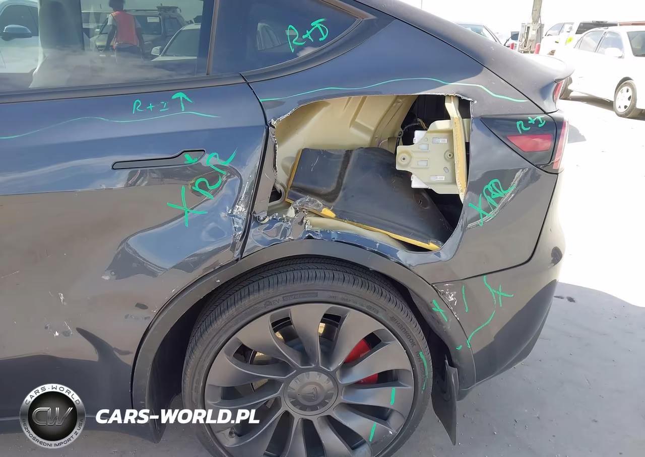 2024 Tesla Model Y Performance Dual Motor All-Wheel Drive VIN:7SAYGDEF5RA316740 - 18
