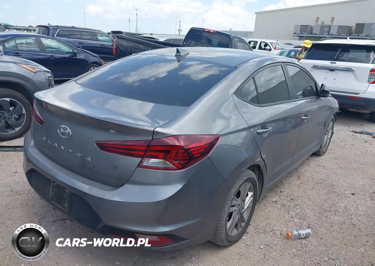2020 Hyundai Elantra Sel VIN:5NPD84LF6LH543801 - 4