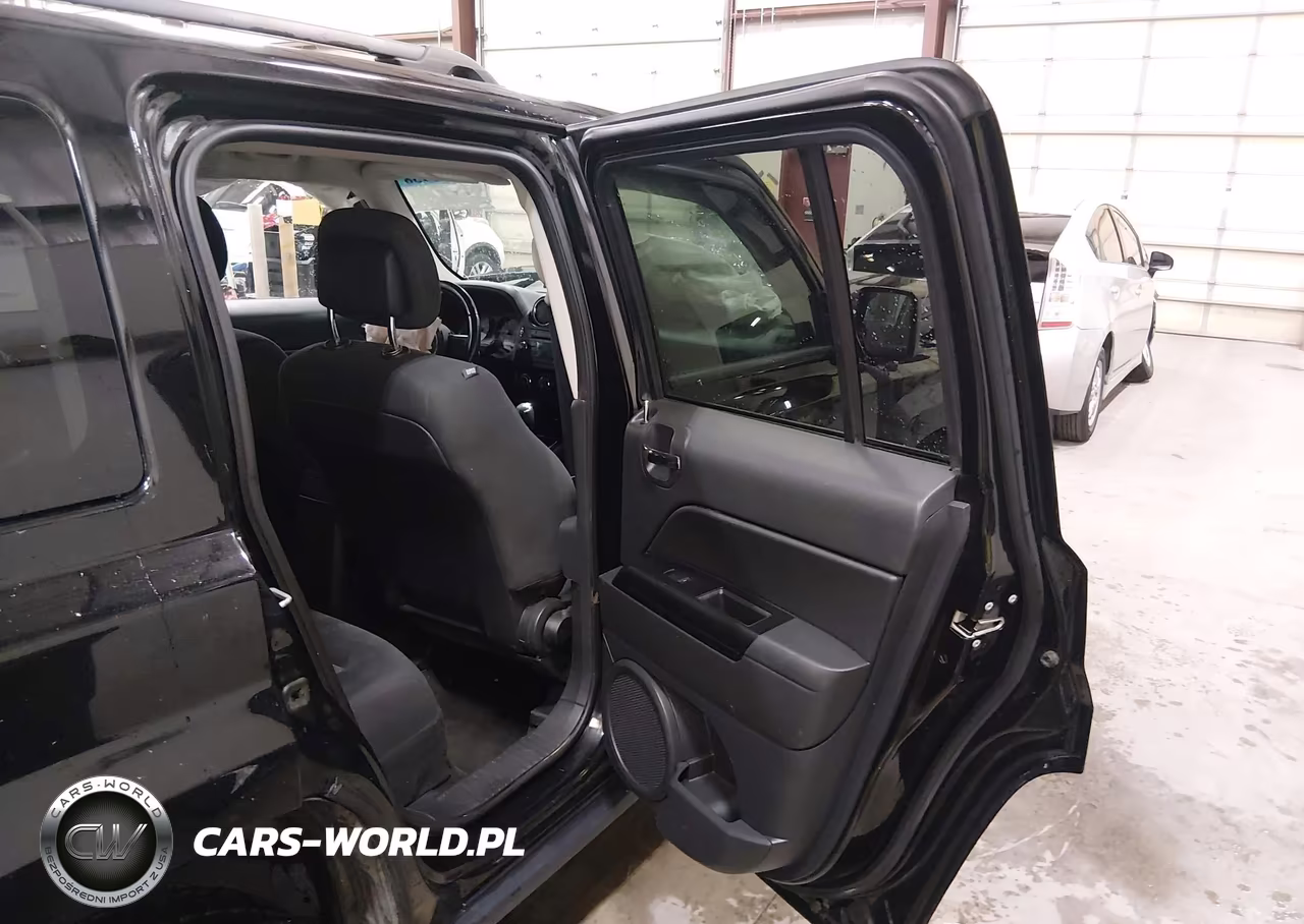 2017 Jeep Patriot Latitude VIN:1C4NJRFB9HD175321 - 8
