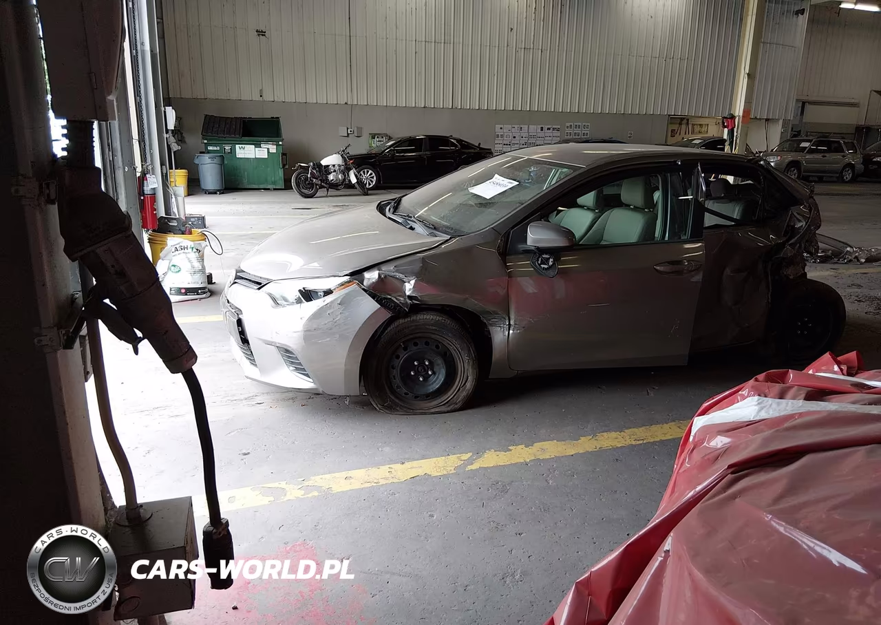2015 Toyota Corolla Le VIN:5YFBURHE6FP339913 - 2