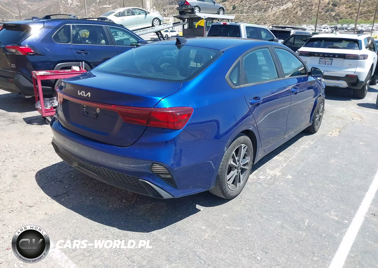 2023 Kia Forte Lxs VIN:3KPF24AD7PE571371 - 4