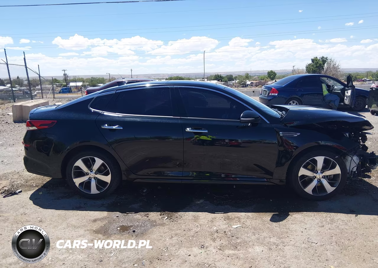 2019 Kia Optima S VIN:5XXGT4L34KG302377 - 14