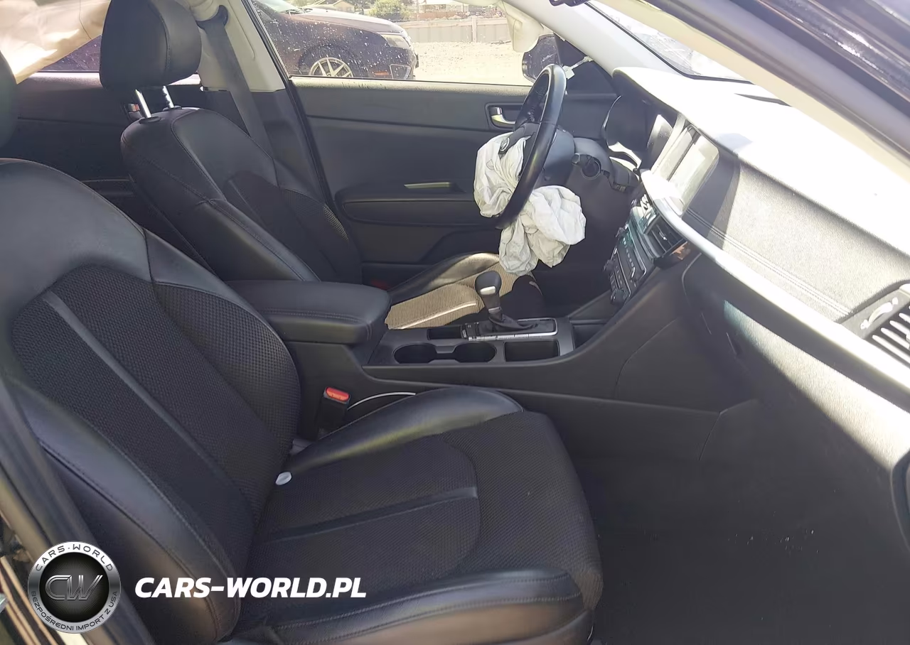 2019 Kia Optima S VIN:5XXGT4L34KG302377 - 5
