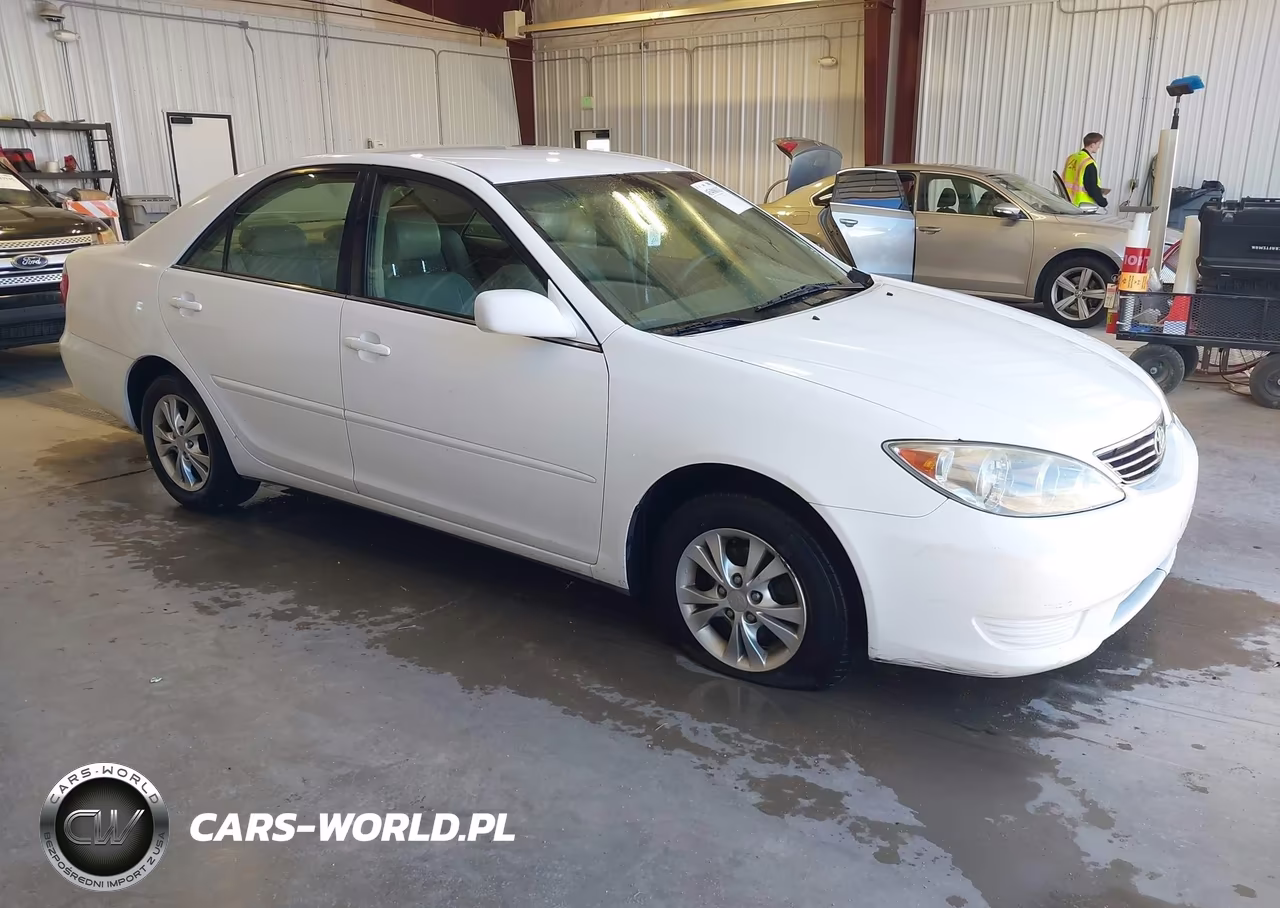 2005 Toyota Camry Le V6 – zdjęcie 1 z 17