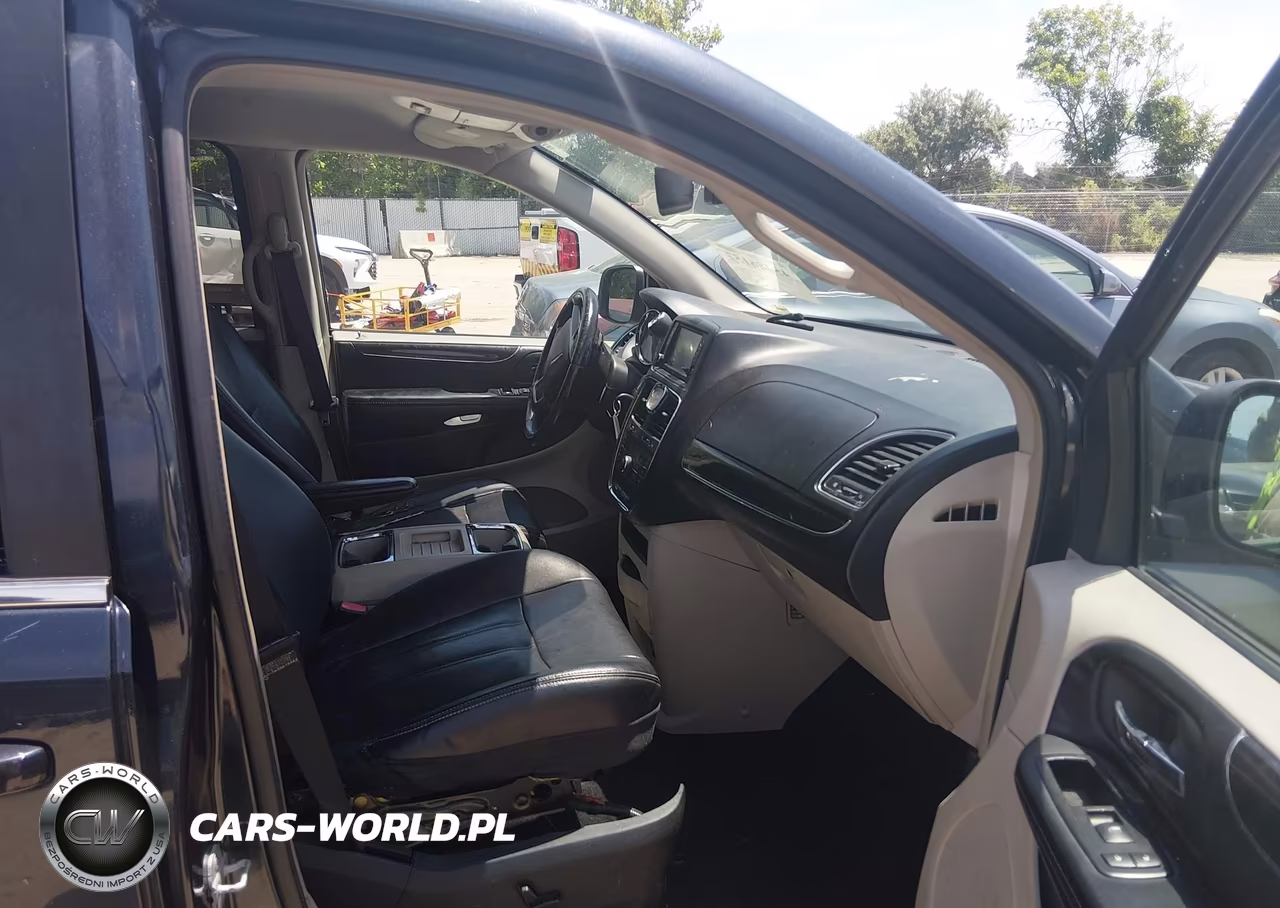 2013 Chrysler Town & Country Touring-L VIN:2C4RC1CG6DR594165 - 5