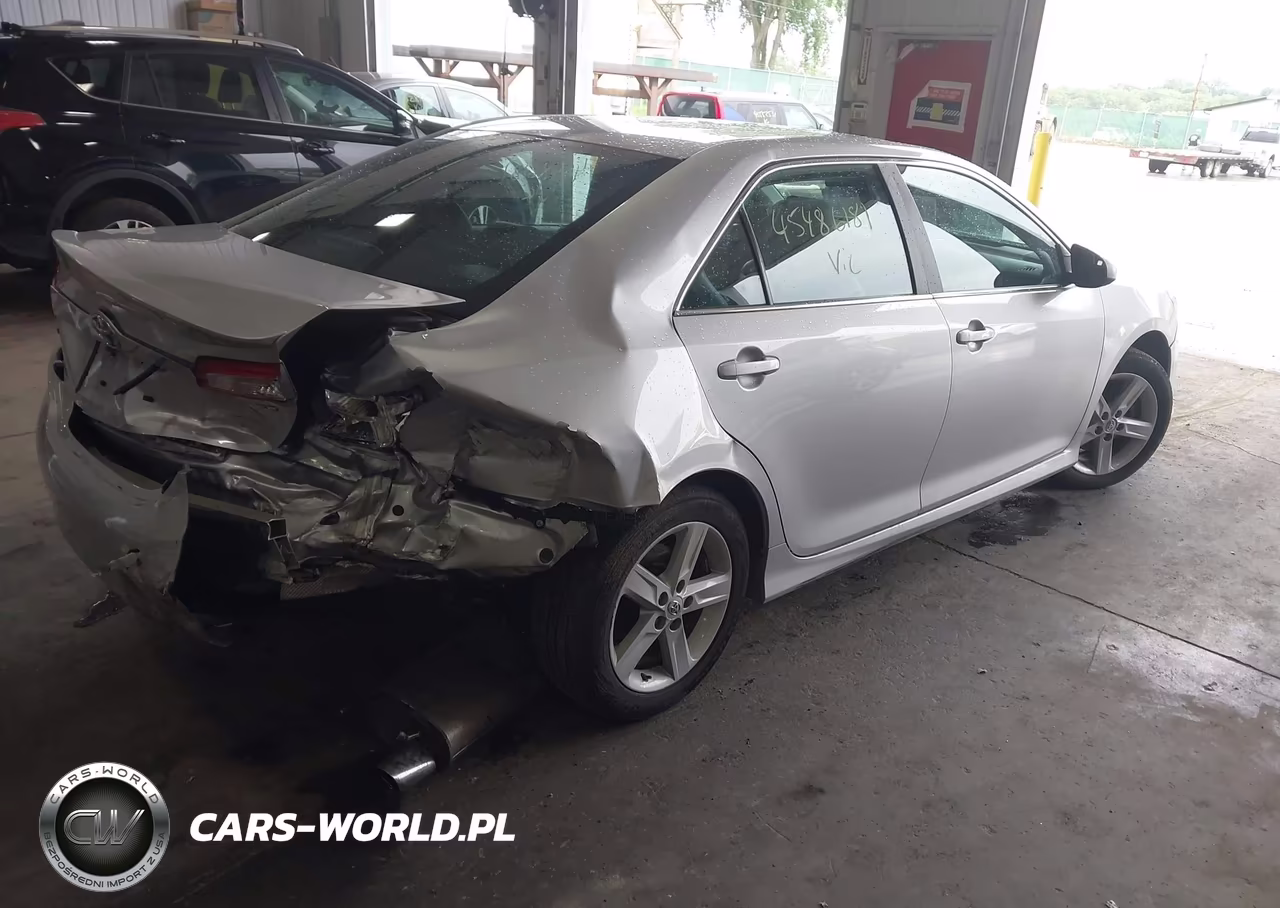 2014 Toyota Camry Se VIN:4T1BF1FK6EU415390 - 4