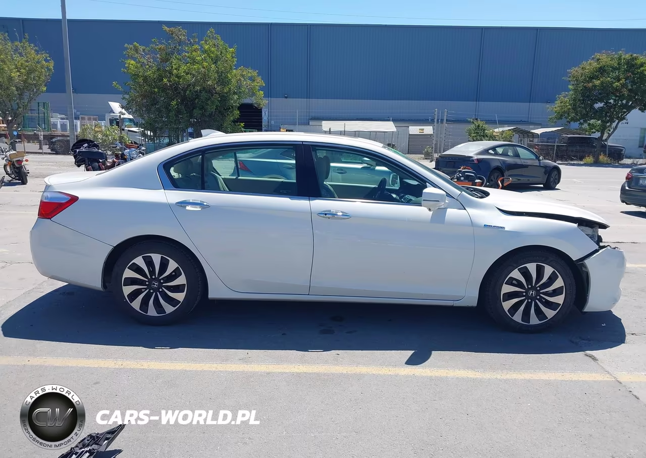 2015 Honda Accord Hybrid Touring VIN:1HGCR6F7XFA001381 - 14
