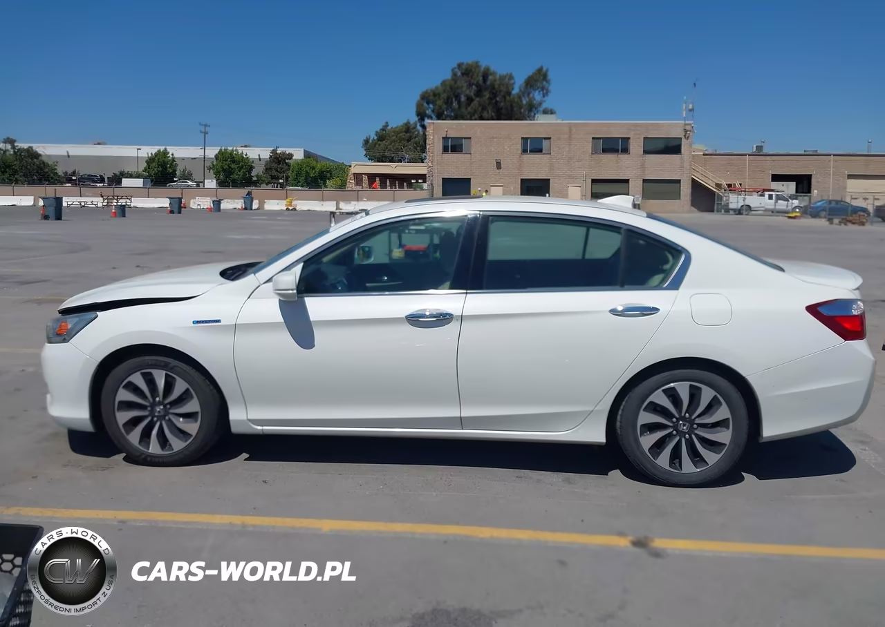 2015 Honda Accord Hybrid Touring VIN:1HGCR6F7XFA001381 - 15