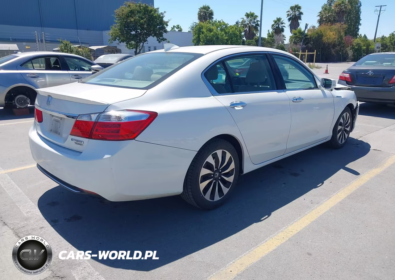 2015 Honda Accord Hybrid Touring VIN:1HGCR6F7XFA001381 - 4