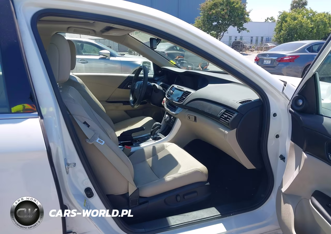 2015 Honda Accord Hybrid Touring VIN:1HGCR6F7XFA001381 - 5