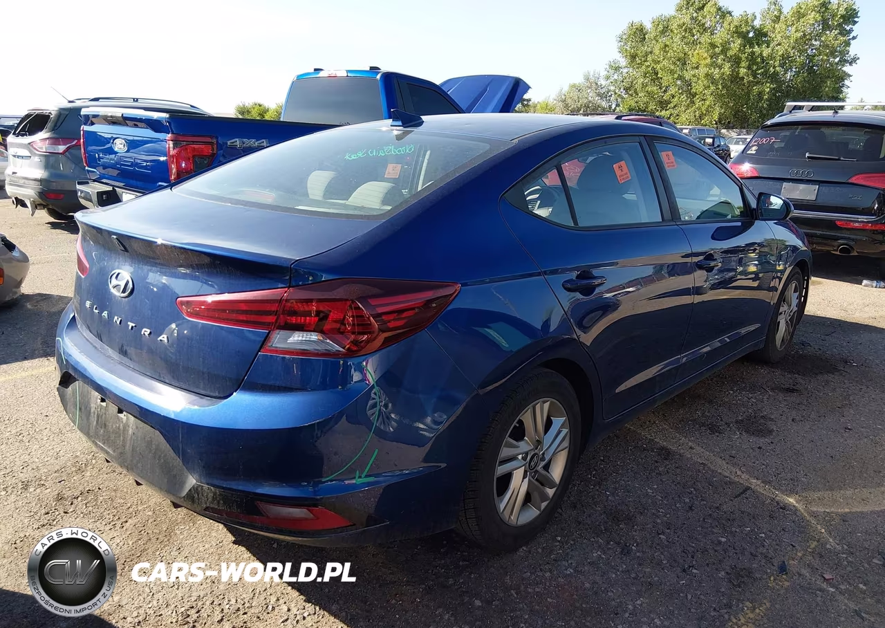 2019 Hyundai Elantra Sel VIN:5NPD84LF1KH439859 - 4