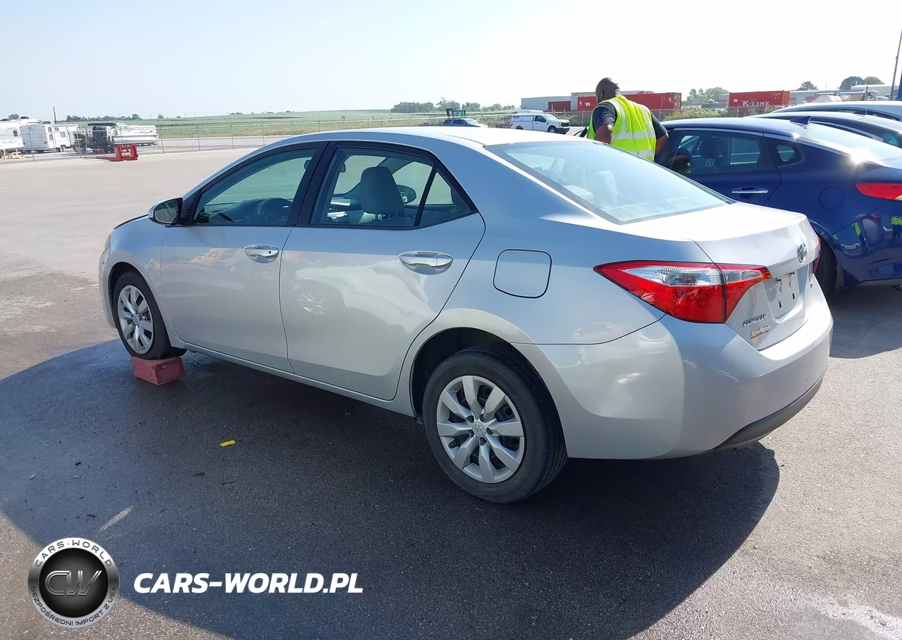 2015 Toyota Corolla Le VIN:2T1BURHE1FC352911 - 3