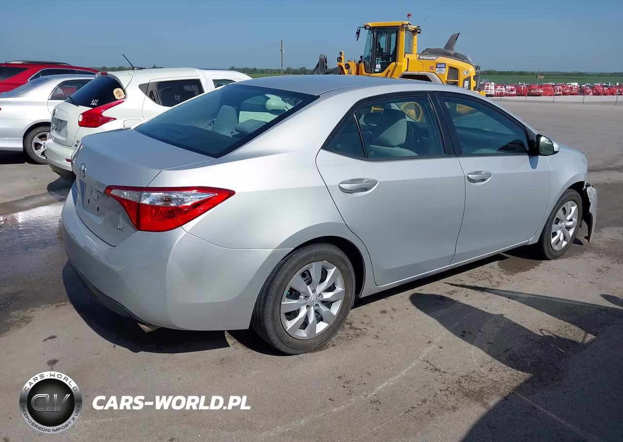 2015 Toyota Corolla Le VIN:2T1BURHE1FC352911 - 4
