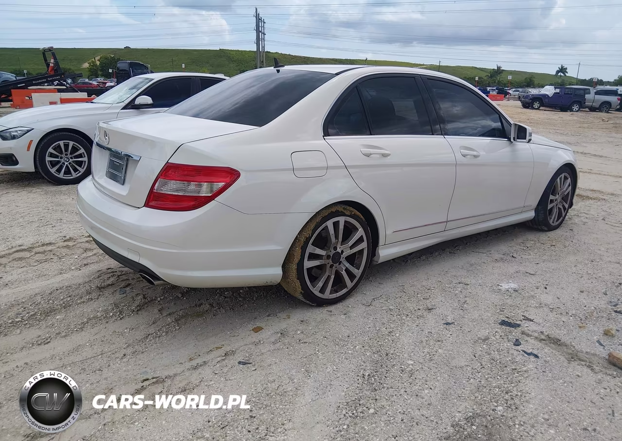 2011 Mercedes-Benz C 300 Luxury-Sport VIN:WDDGF5EB2BF654721 - 4