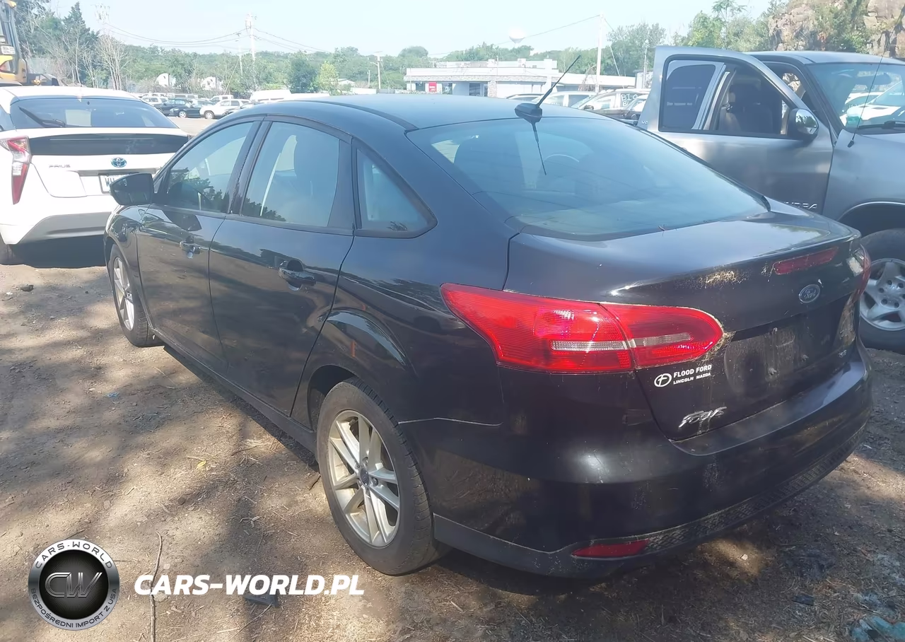2016 Ford Focus Se VIN:1FADP3F21GL312995 - 3
