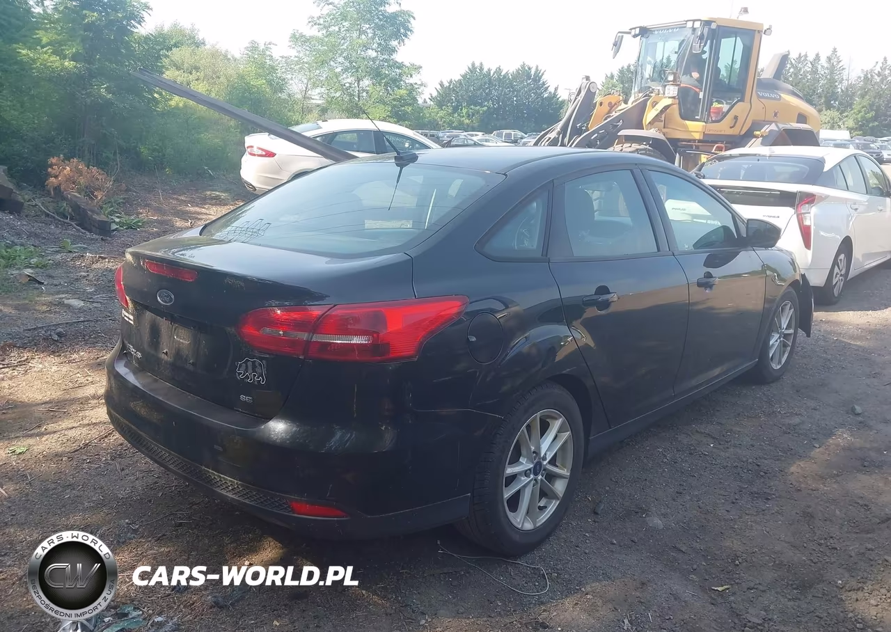 2016 Ford Focus Se VIN:1FADP3F21GL312995 - 4