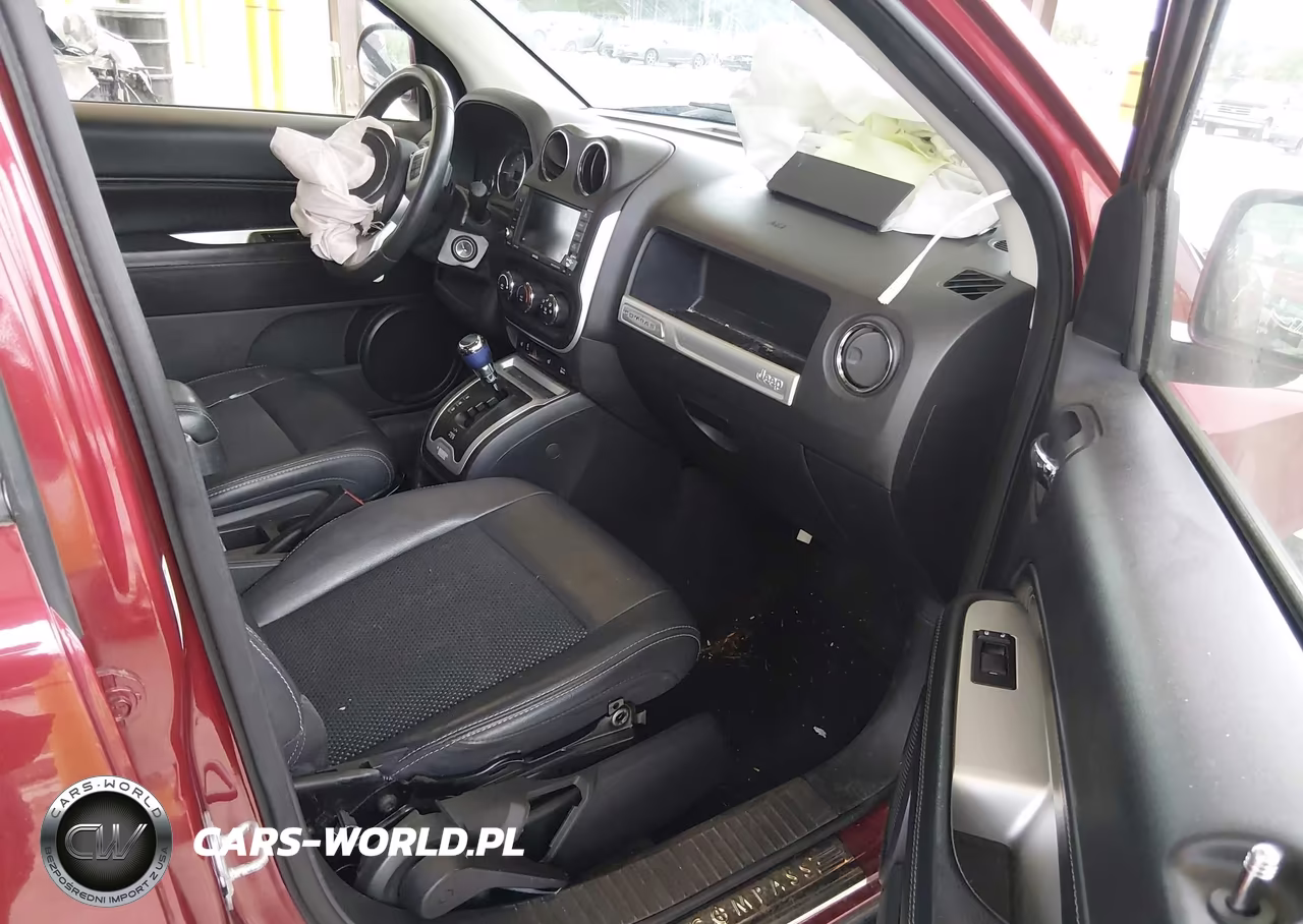 2015 Jeep Compass Latitude VIN:1C4NJDEBXFD162790 - 5