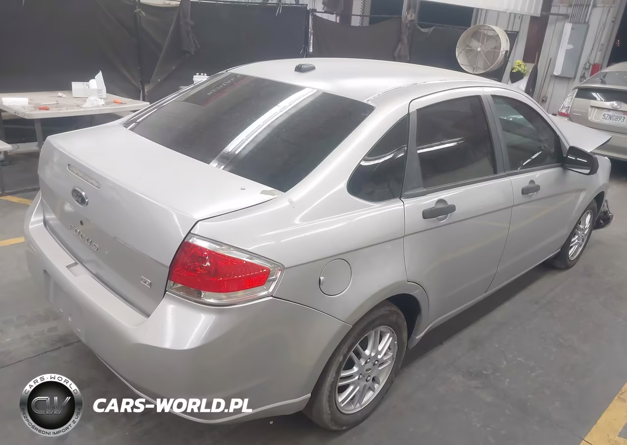 2009 Ford Focus Se VIN:1FAHP35NX9W167504 - 4