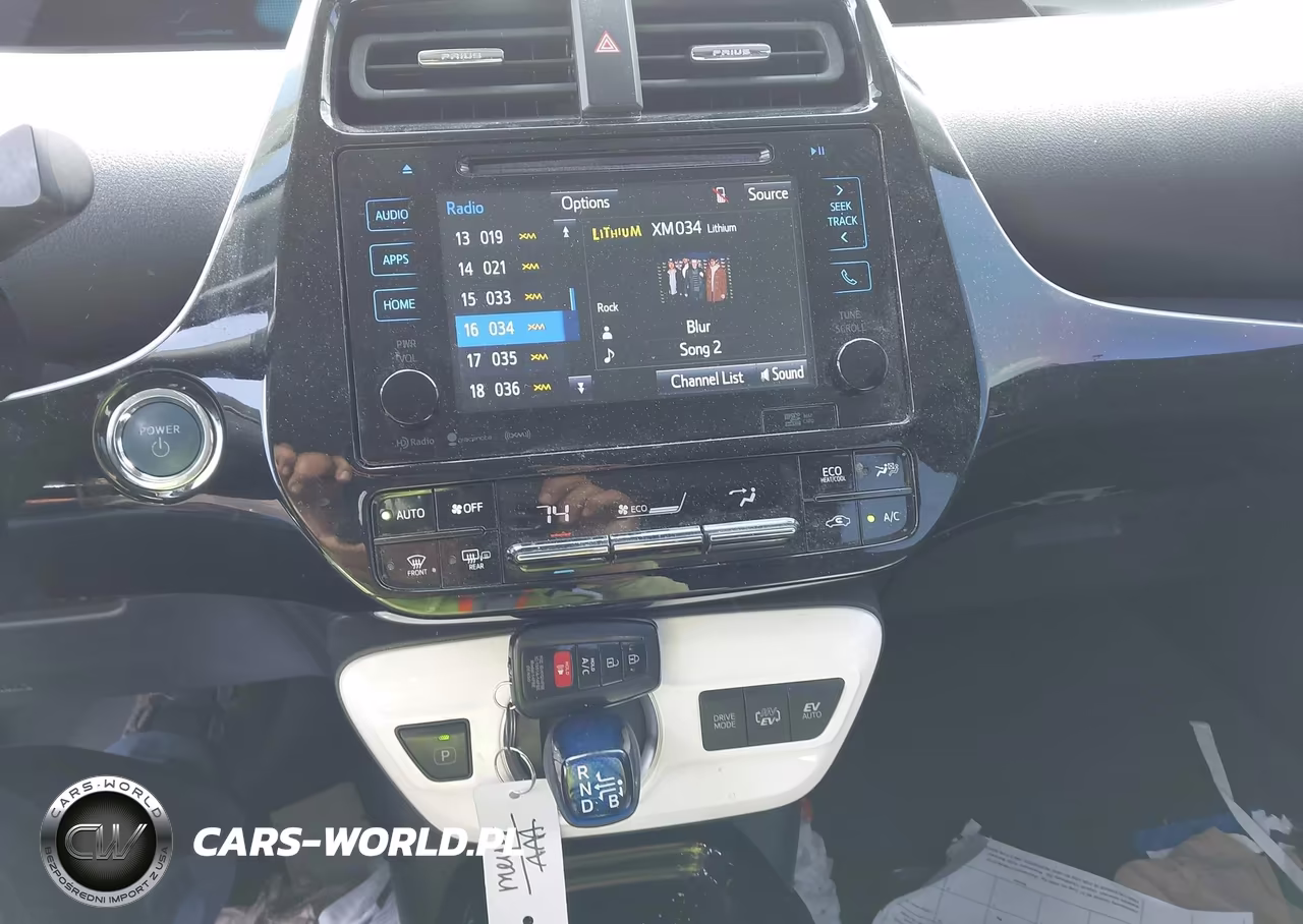2018 Toyota Prius Prime Plus VIN:JTDKARFPXJ3081197 - 11
