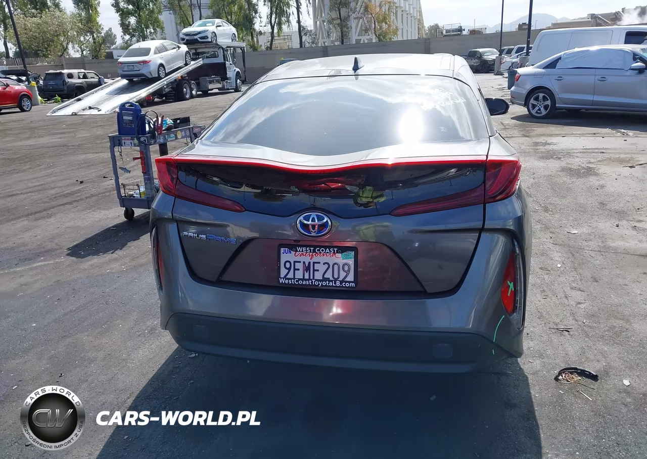 2018 Toyota Prius Prime Plus VIN:JTDKARFPXJ3081197 - 16