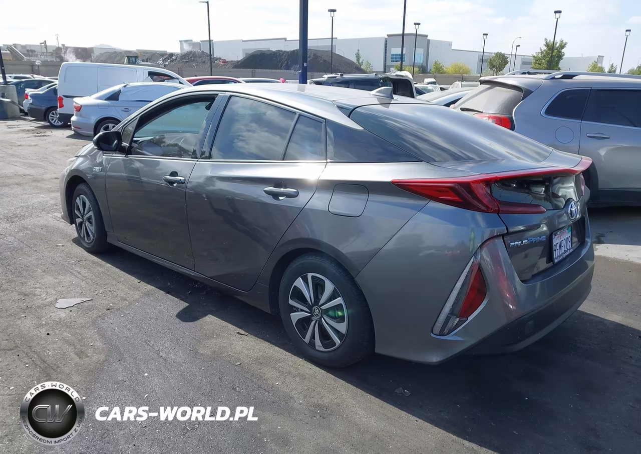 2018 Toyota Prius Prime Plus VIN:JTDKARFPXJ3081197 - 3